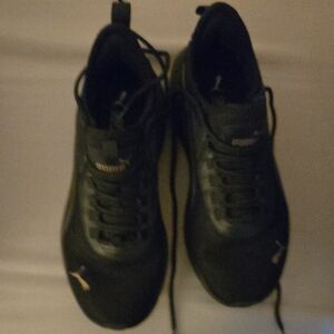 Puma Women''s Black Low-Top Sneakers with Subtle Logo